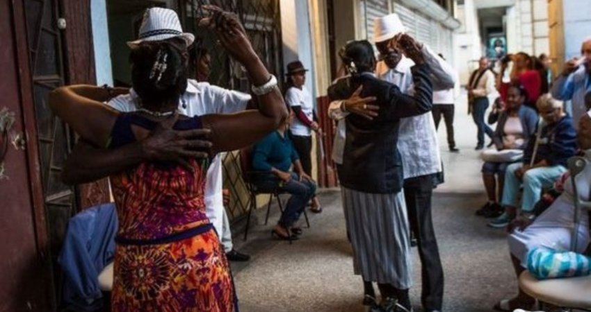 Tour Cuba grandtour -Carnival Santiago De Cuba-